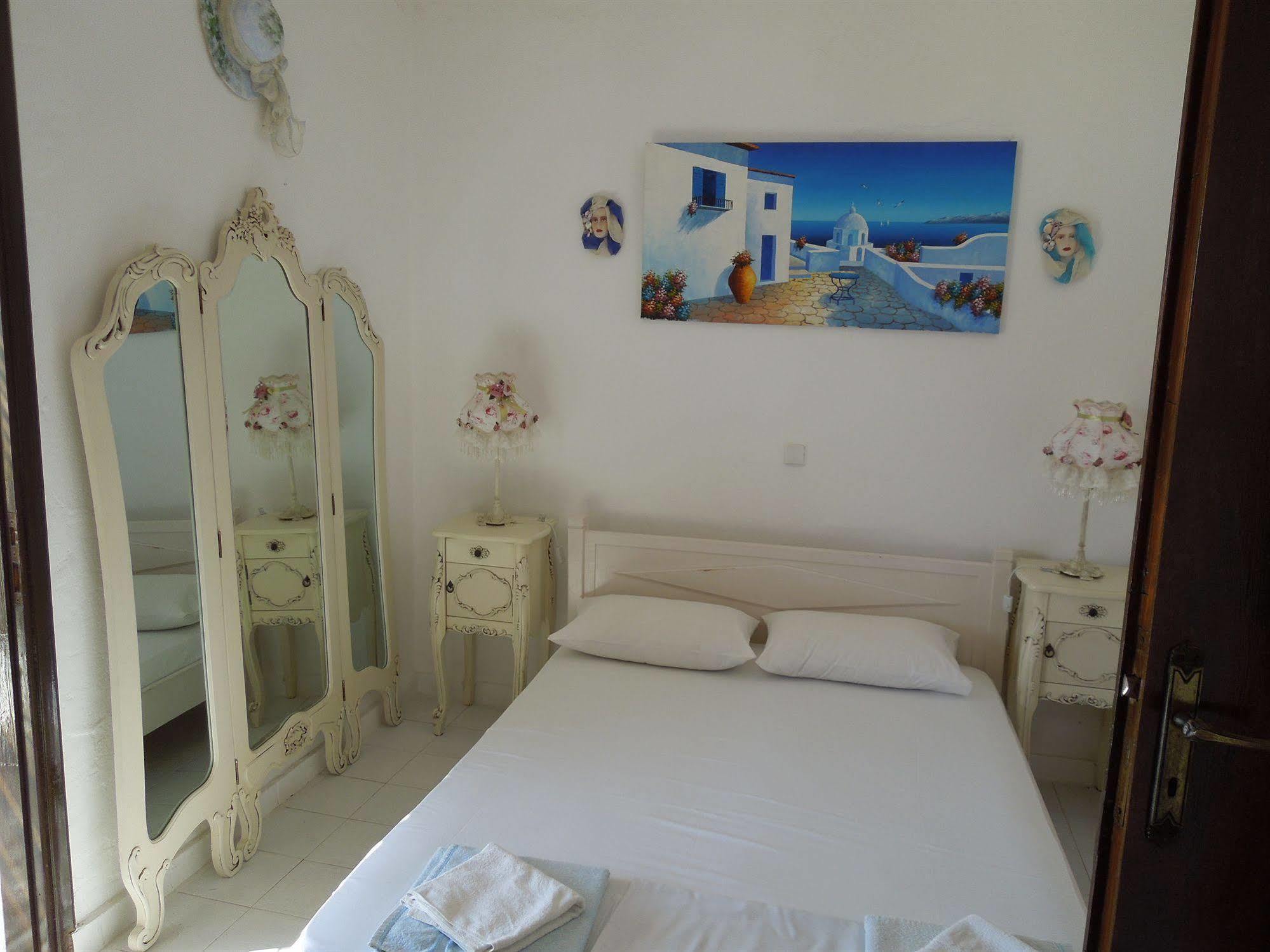 Albatross Hotel Livadi  Екстериор снимка
